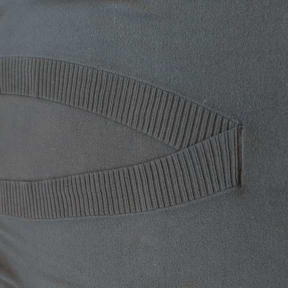 Ann Taylor Petites Low Cut V-Neck Sweater. Dark Blue Size Medium Petite - Picture 6 of 8